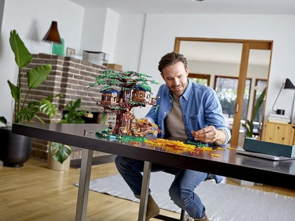 LEGO Ideas Tree House 21318, Model Construction Set for 16 Plus Year Olds with 3 Cabins, Interchangeable Leaves, Minifigures and a Bird Figure - Image 2